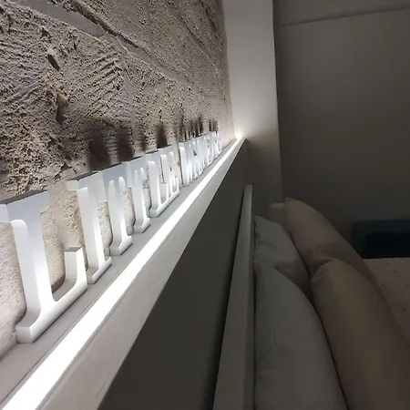 Apartment Little White Arch