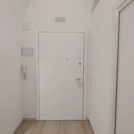Little White Arch Apartment Bari