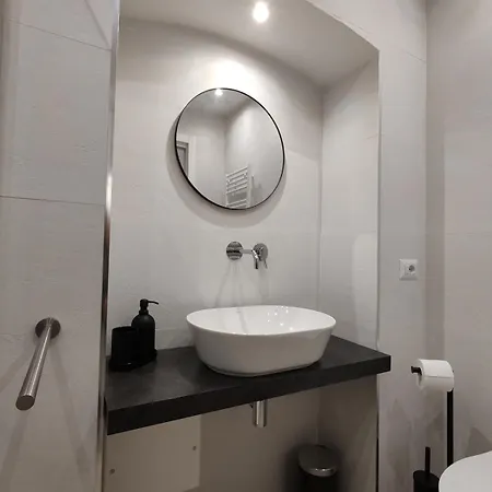 Apartment Little White Arch