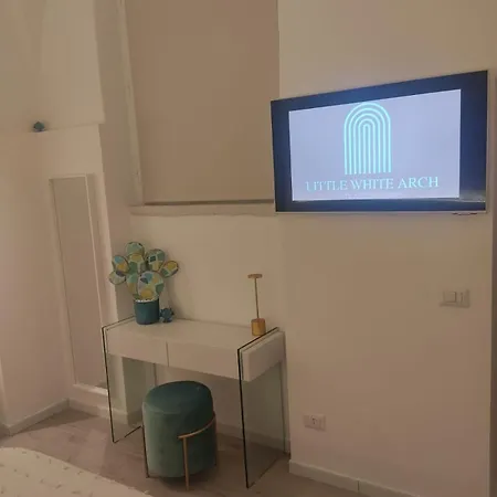 Little White Arch Apartment
